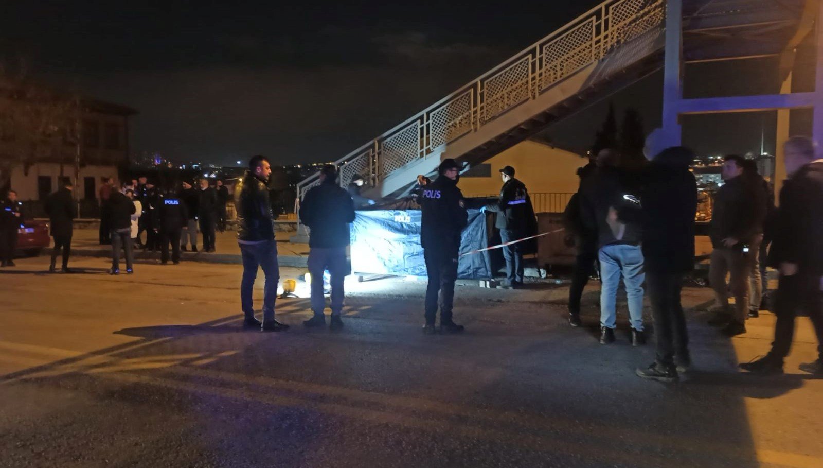 Ankara’da yol kenarında erkek cesedi bulundu