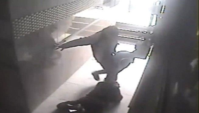 Apartmanda saldırı: ‘Kime geldiniz’ dedi, öldüresiye dövüldü