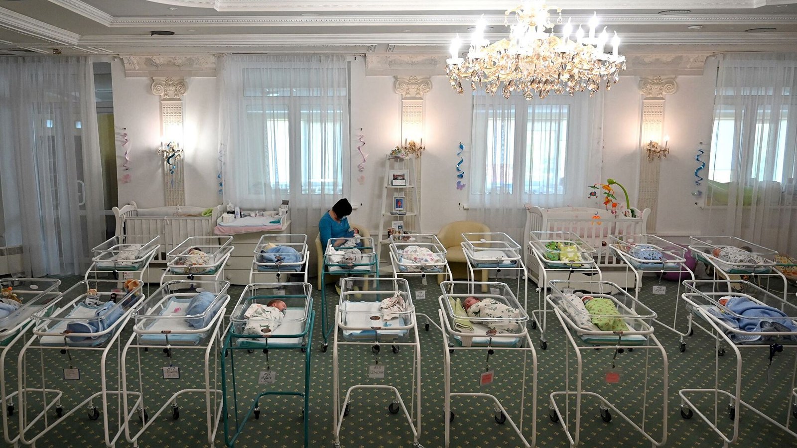 Avrupa’nın ‘bebek fabrikası’ Ukrayna: Sicili kirli klinikler, sağlığını kaybeden taşıyıcı anneler