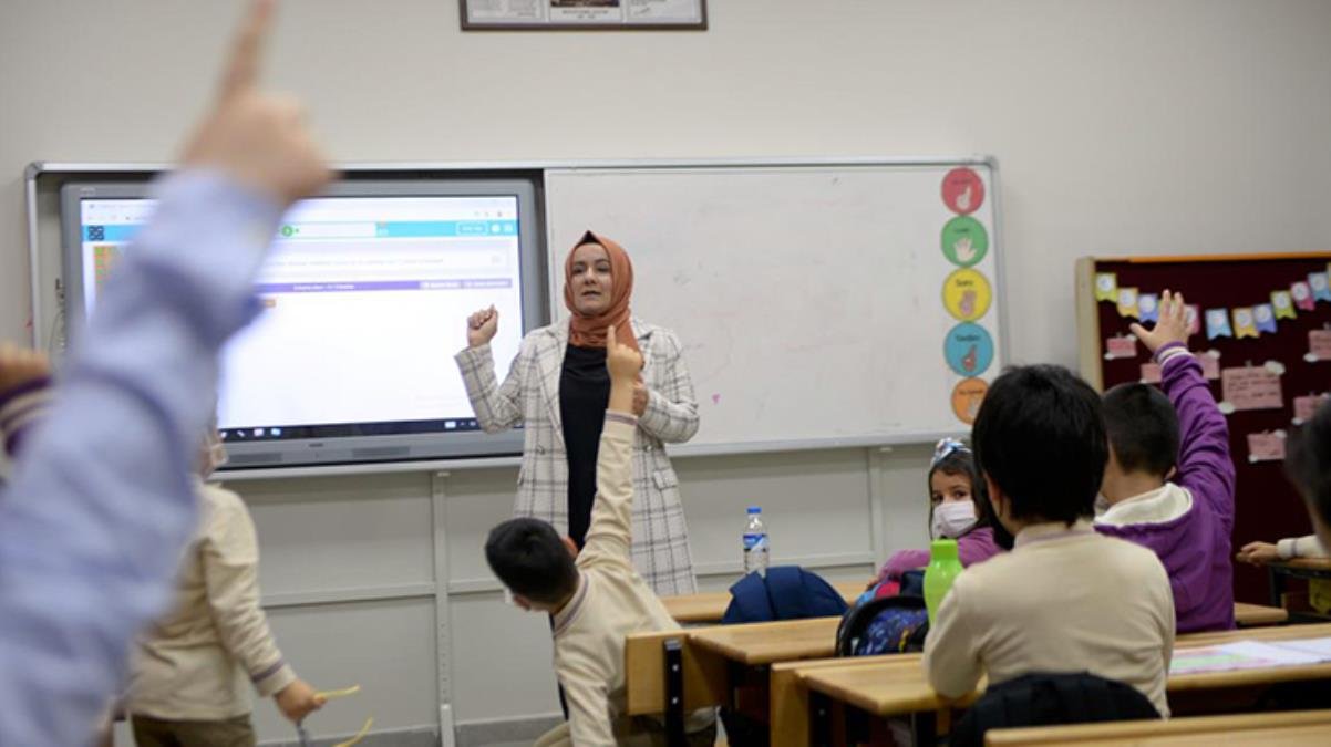Bakan Özer’den öğretmen adaylarına müjde: 2021 KPSS ataması olacak