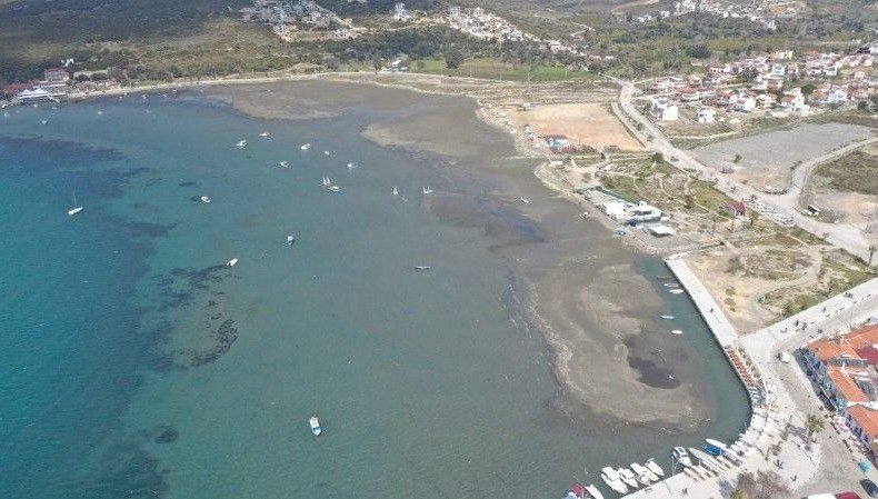 Balıkesir, İzmir ve Muğla’nın kıyı ilçelerinde deniz çekildi