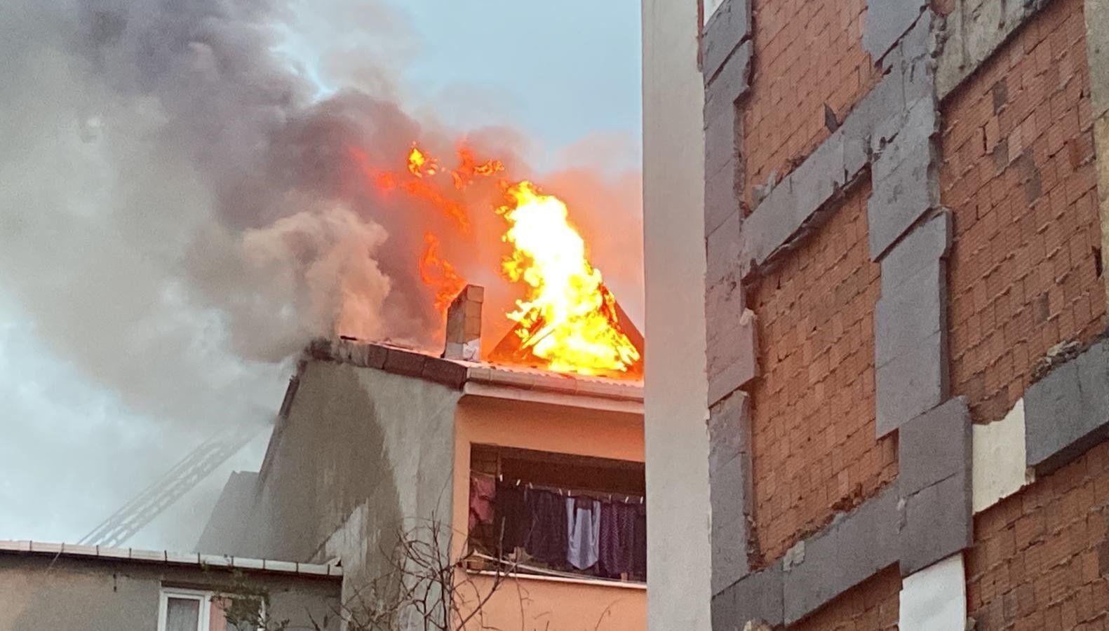 Bayrampaşa’da korkutan yangın