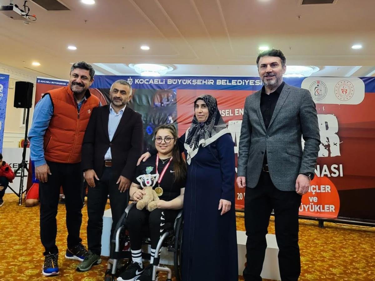 Bedensel Engelliler Halter Gençler ve Büyükler Türkiye Şampiyonası’nda Meram Belediyespor rüzgarı esti