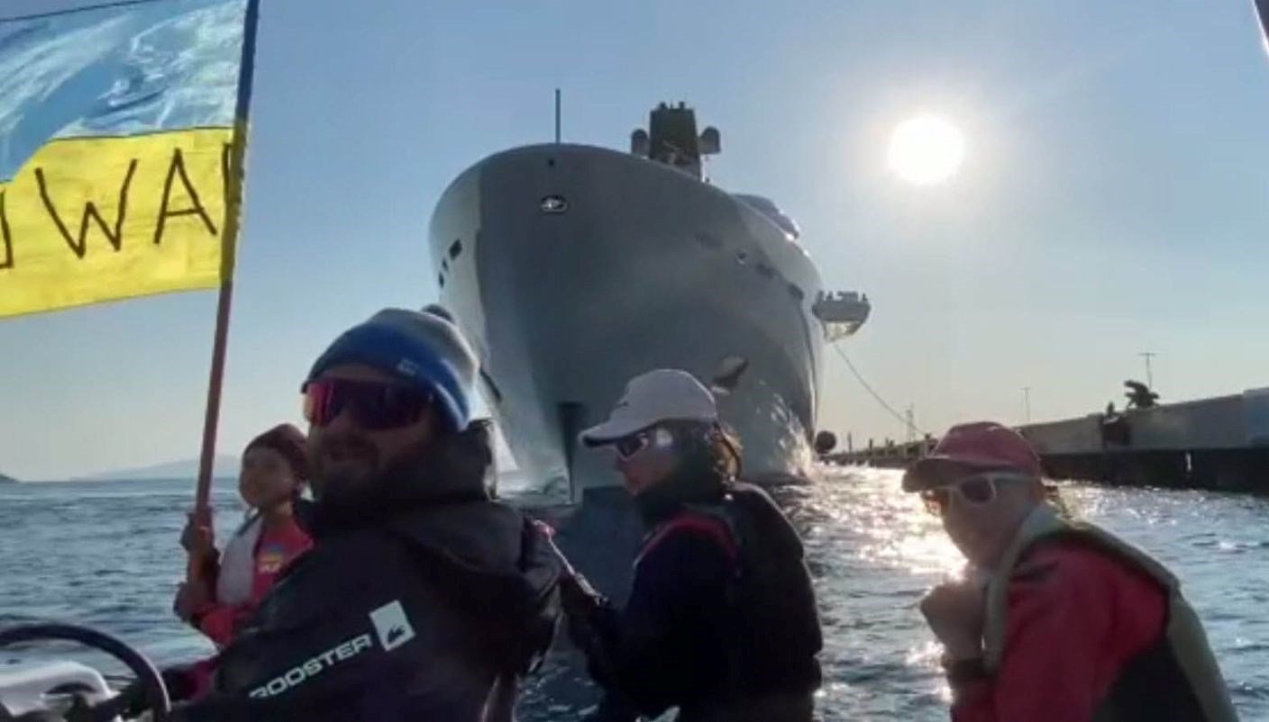 Bodrum’da Ukraynalı sporculardan Abramoviç protestosu