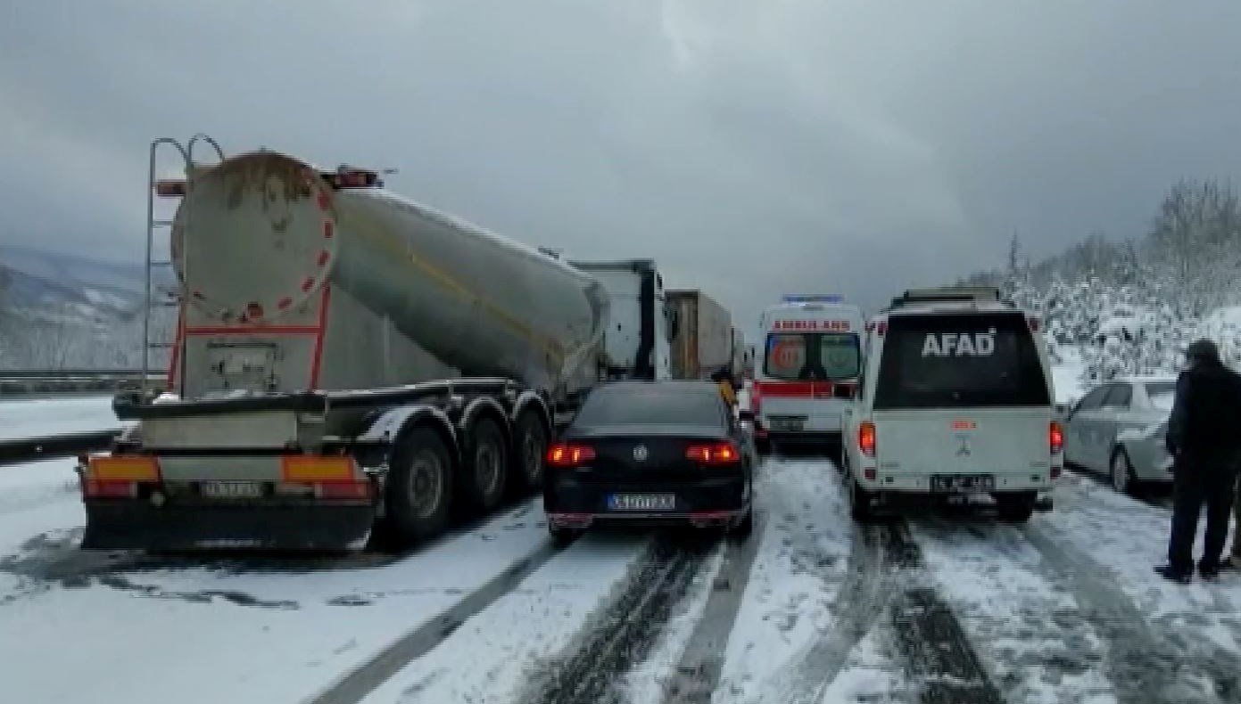 Bolu Dağı’nda TEM Otoyolu ulaşıma kapandı