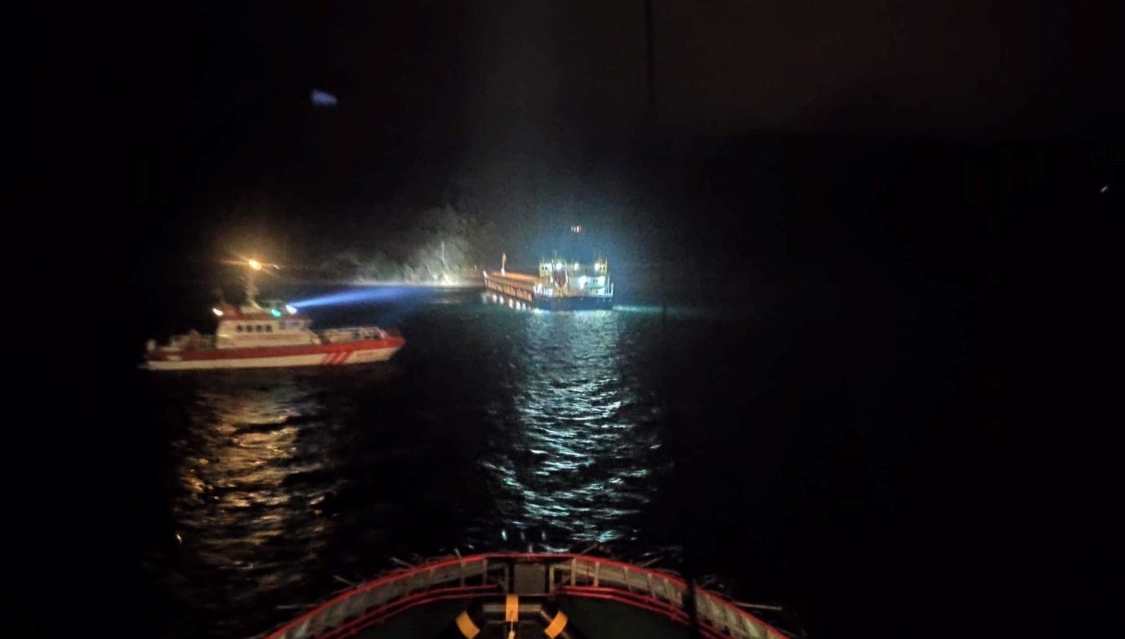 Çanakkale Boğazı’nda bir gemi karaya oturdu