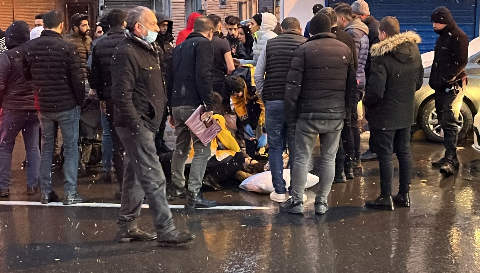 Çocuğunun gözü önünde eşini döven adam gözaltına alındı