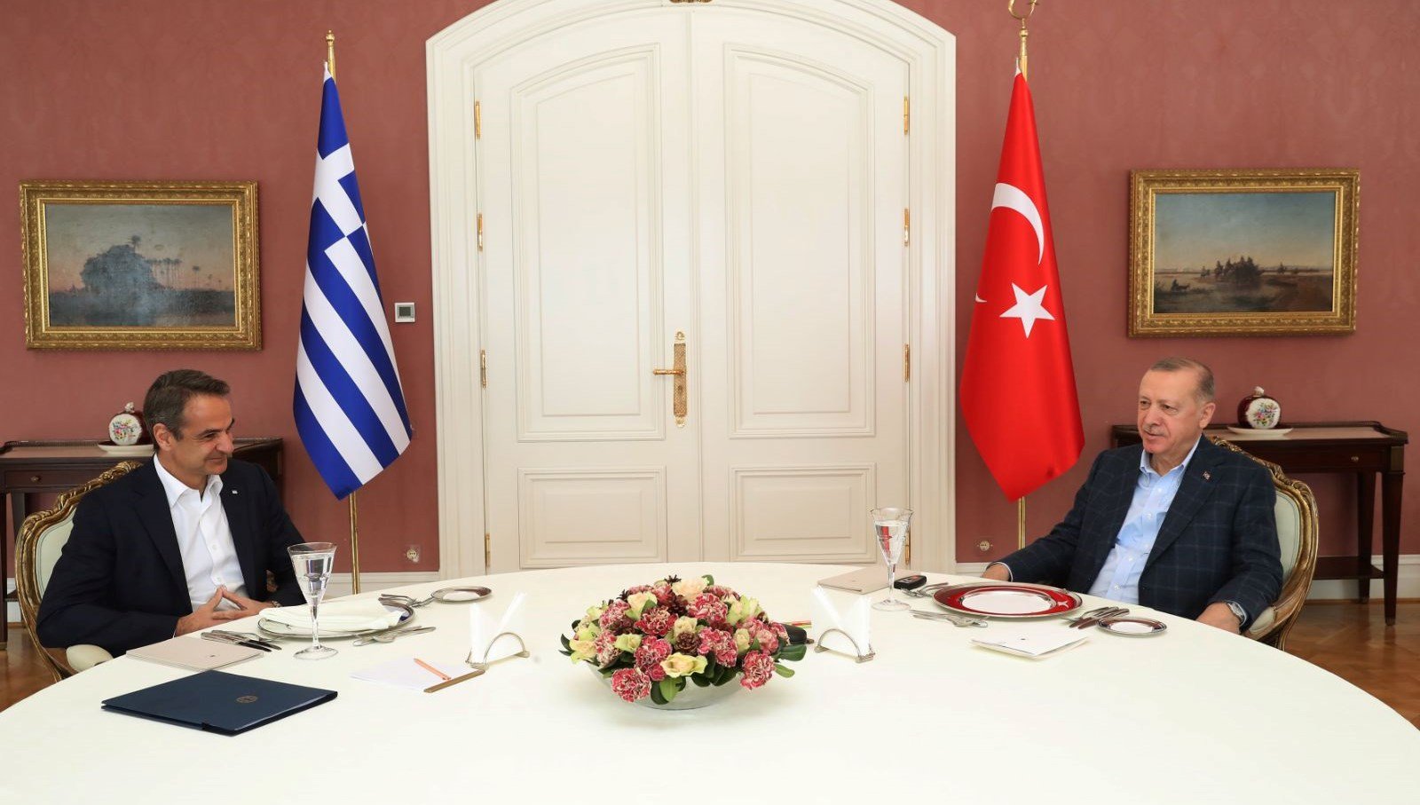 Cumhurbaşkanı Erdoğan, Yunanistan Başbakanı Miçotakis’i kabul etti