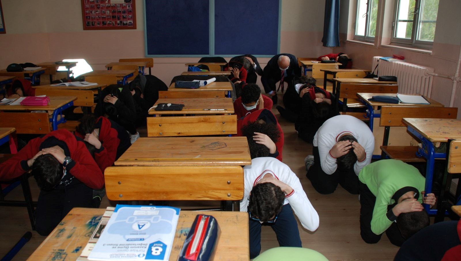 Deprem haftasında okul zili yerine siren sesleri çaldı