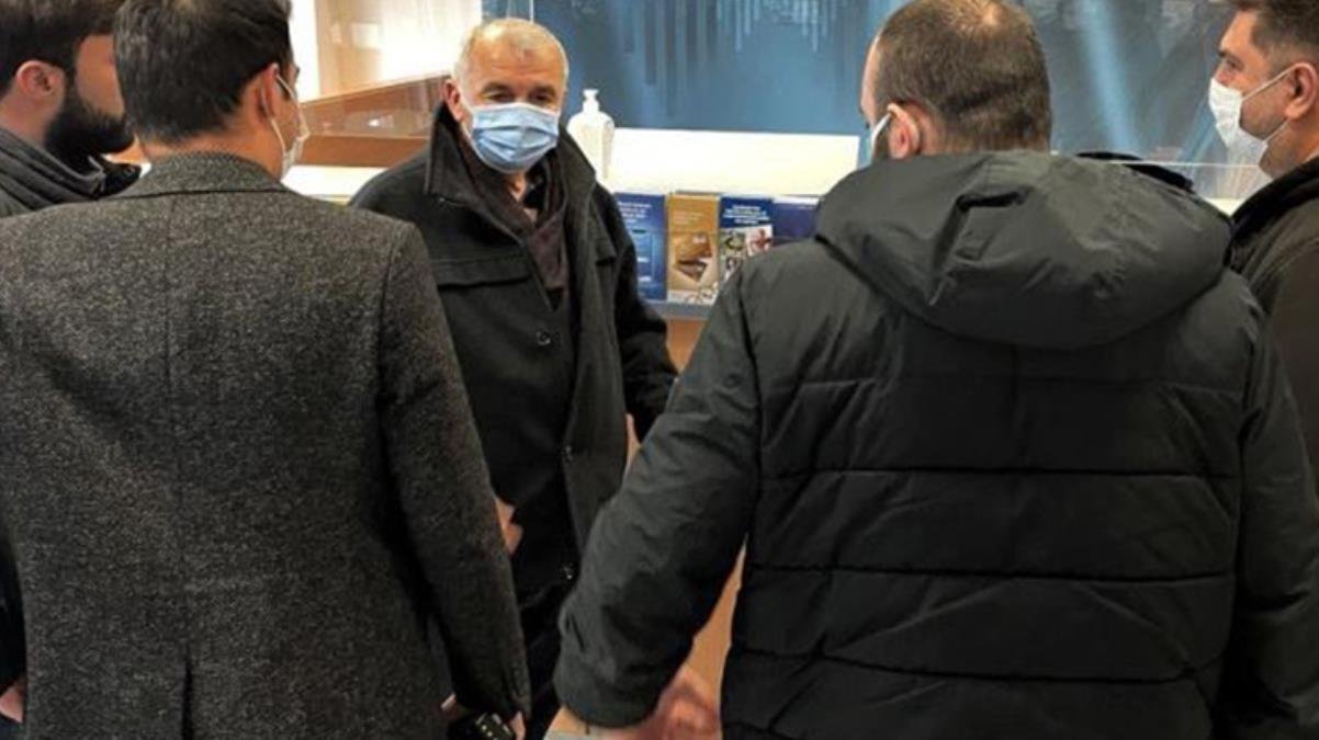 Dolandırıcının hesabına para yatırmayı beceremediği için polisi arayıp elden vermek istedi