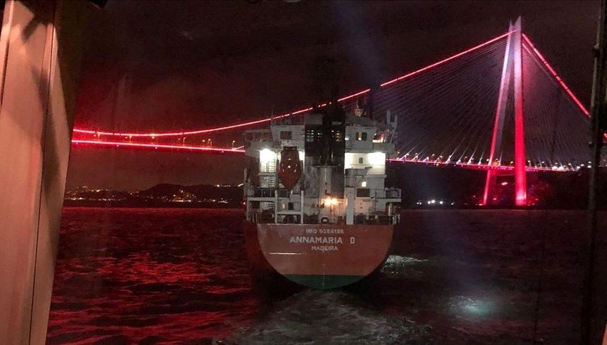 İstanbul Boğazı’nda arızalanan gemi kurtarıldı