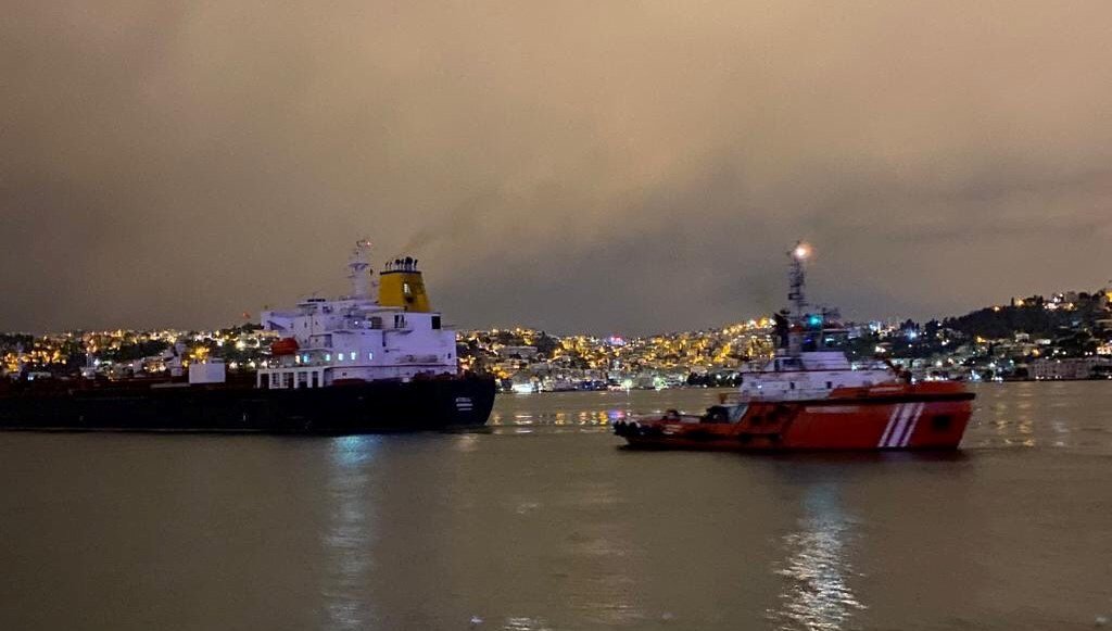 İstanbul Boğazı’nda sürüklenen gemi kurtarıldı