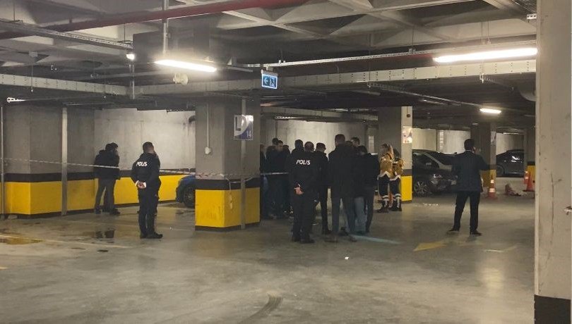 İstanbul’da AVM otoparkında dehşet: Eşini öldürüp intihar etti