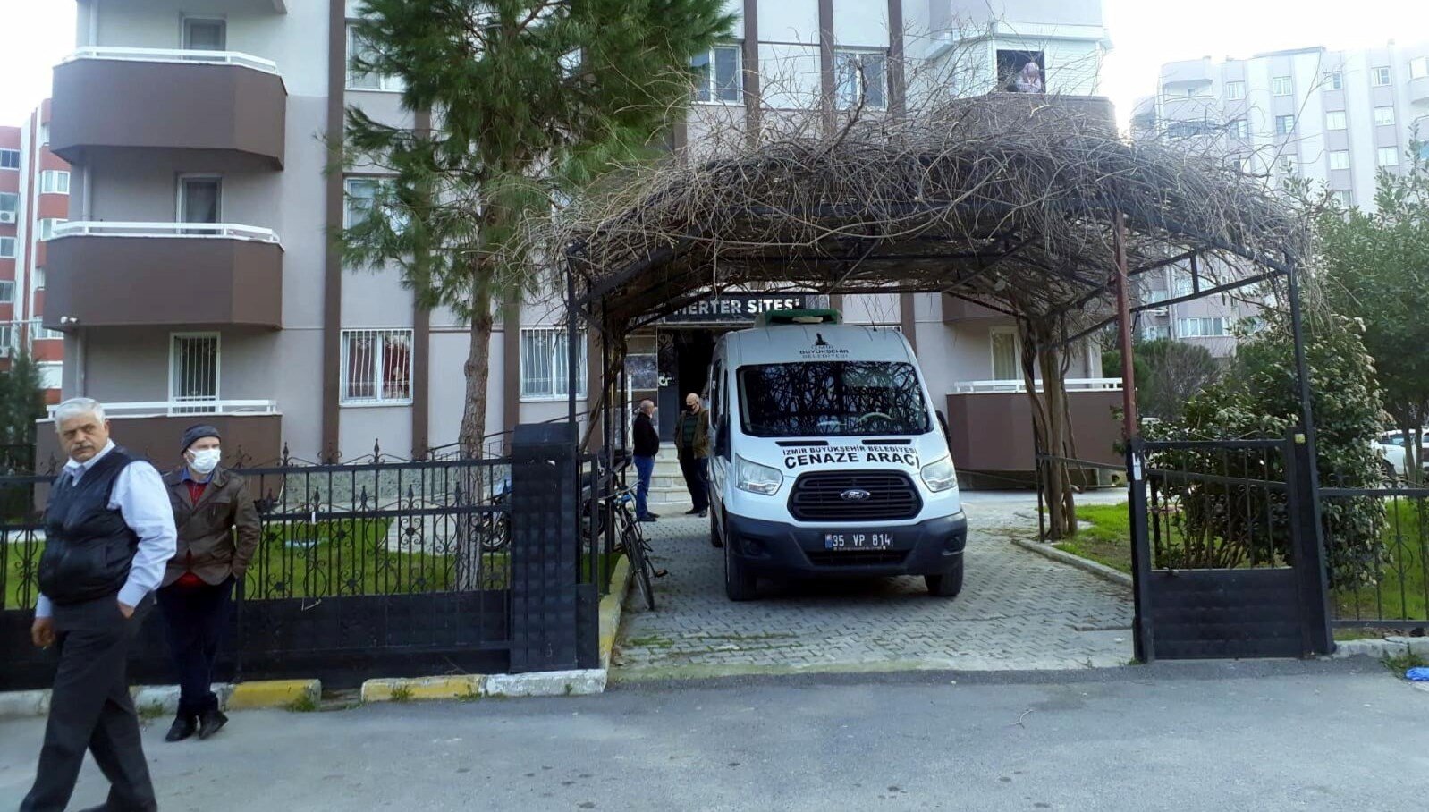 İzmir’de, evli çift evlerinde ölü bulundu