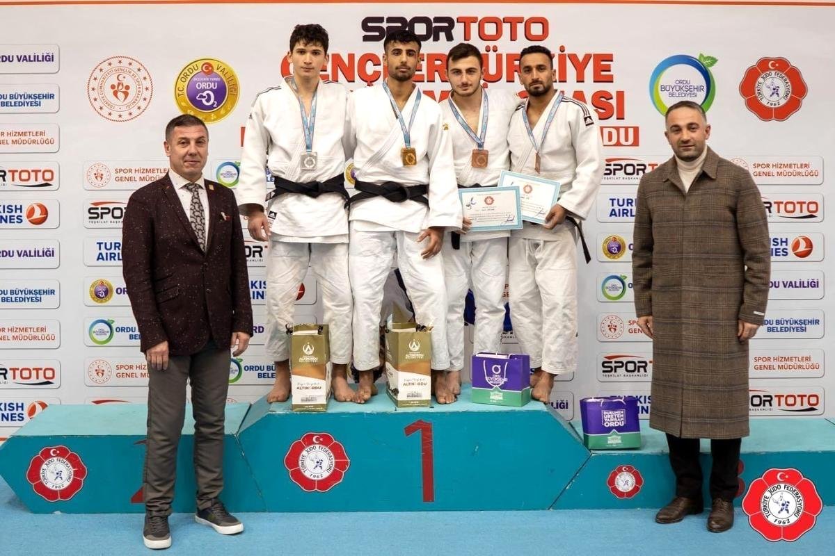 Kağıtspor Ordu’dan 11 madalyayla döndü