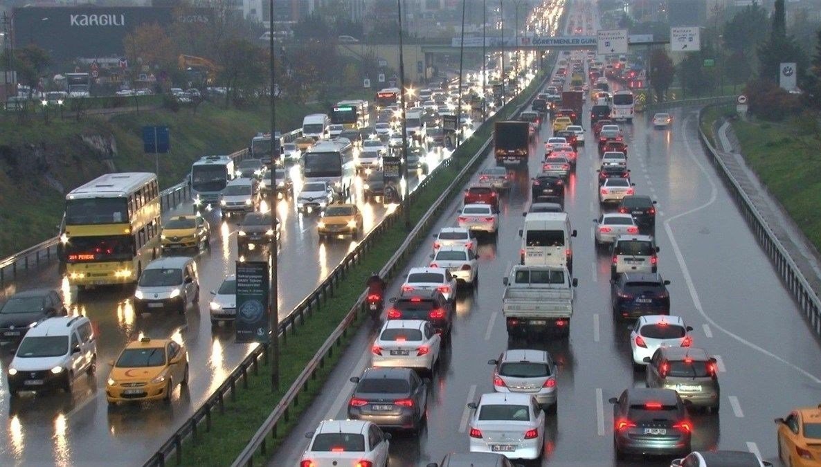 Kar etkisi: İstanbul’da trafik yoğunluğu yüzde 60’ı geçti