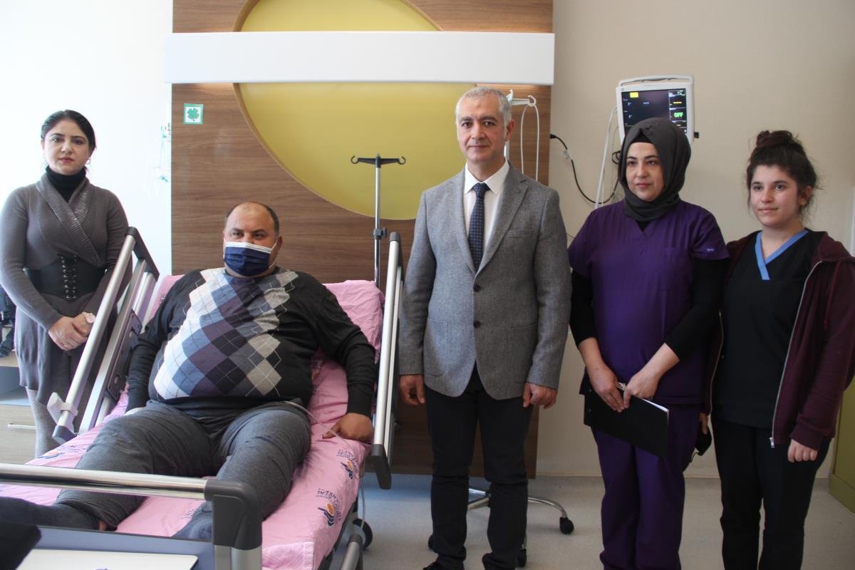 Karaciğer naklinin ardından 50 kilogram alan hastaya tüp mide ameliyatı