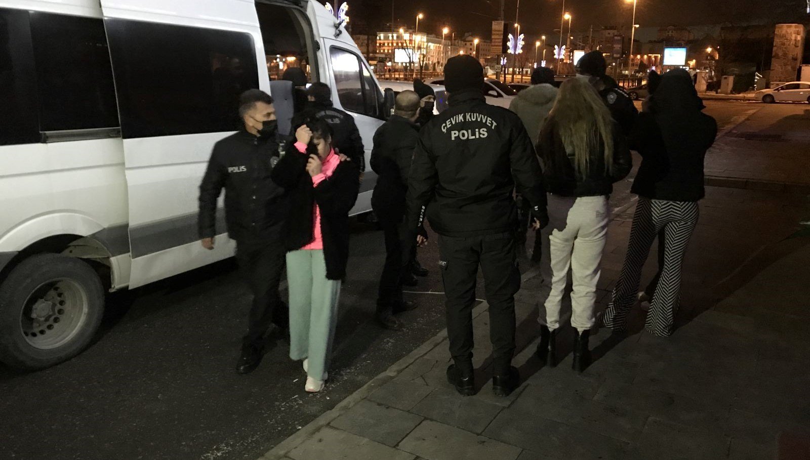Kayseri merkezli 4 ilde şafak operasyonu: 35 gözaltı