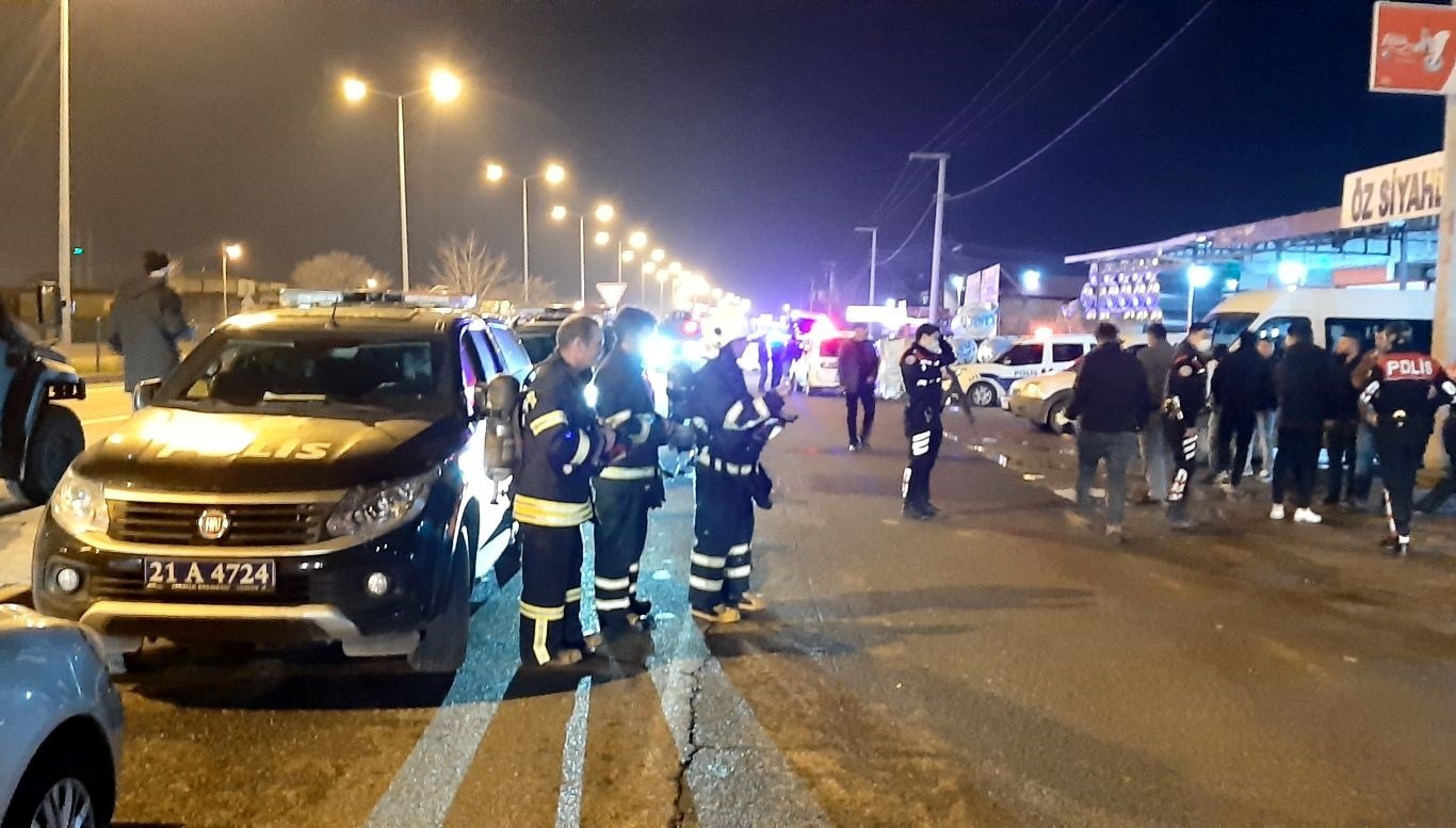 ‘Kız kaçırma’ kavgasında 6 kişi yaralandı: 10 kişinin olduğu evi yaktılar