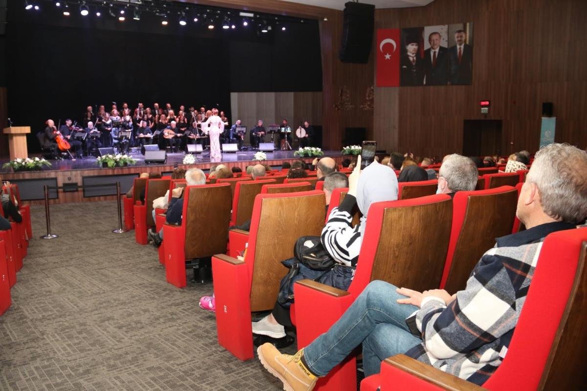 Kocaeli Büyükşehir TSM Korosu kulakların pasını sildi