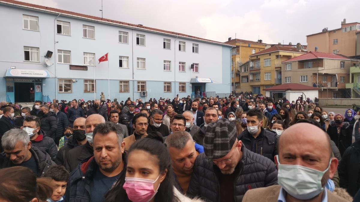 Kocaeli’de velinin darbettiği öğretmen suç duyurusunda bulundu