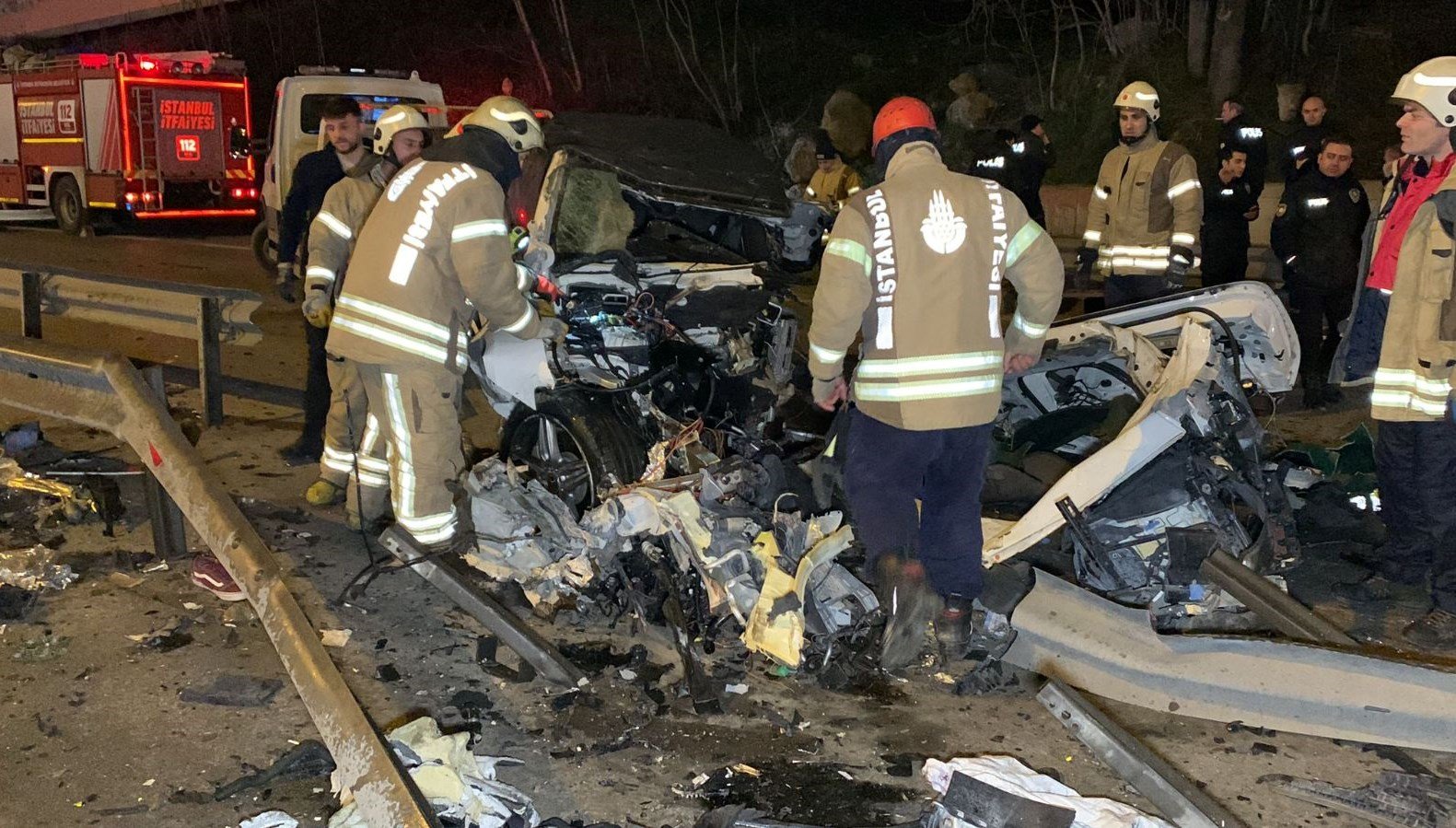 Lüks otomobille evden kaçtığı iddia edilen genç kazada öldü