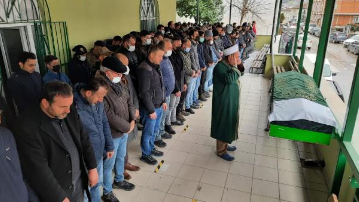 MAÇI İZLERKEN ÖLEN FENERBAHÇELİ AHMET’İN BABASI: KIRMIZI KART VE GOLE AŞIRI HİDDETLENDİ