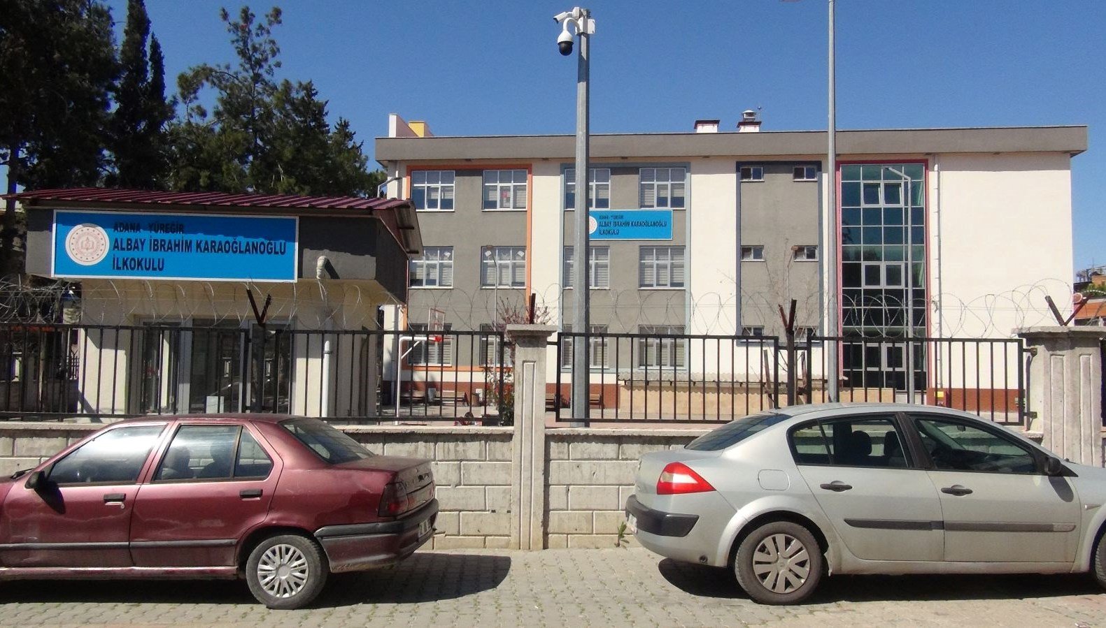 Okula gidip karşılıksız aşk beslediği güvenlik görevlisini kaçırdı