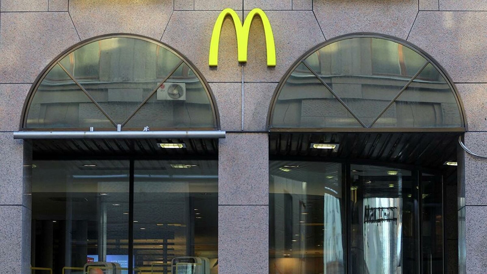 Rusya’da McDonald’s’tan boşalan yeri, Türk restoran zinciri Chitir Chicken doldurmaya hazırlanıyor