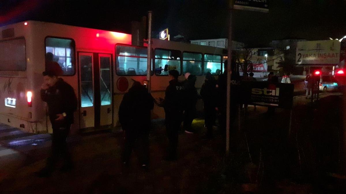 Takım otobüsüne taşlı saldırı: 1 futbolcu yaralandı