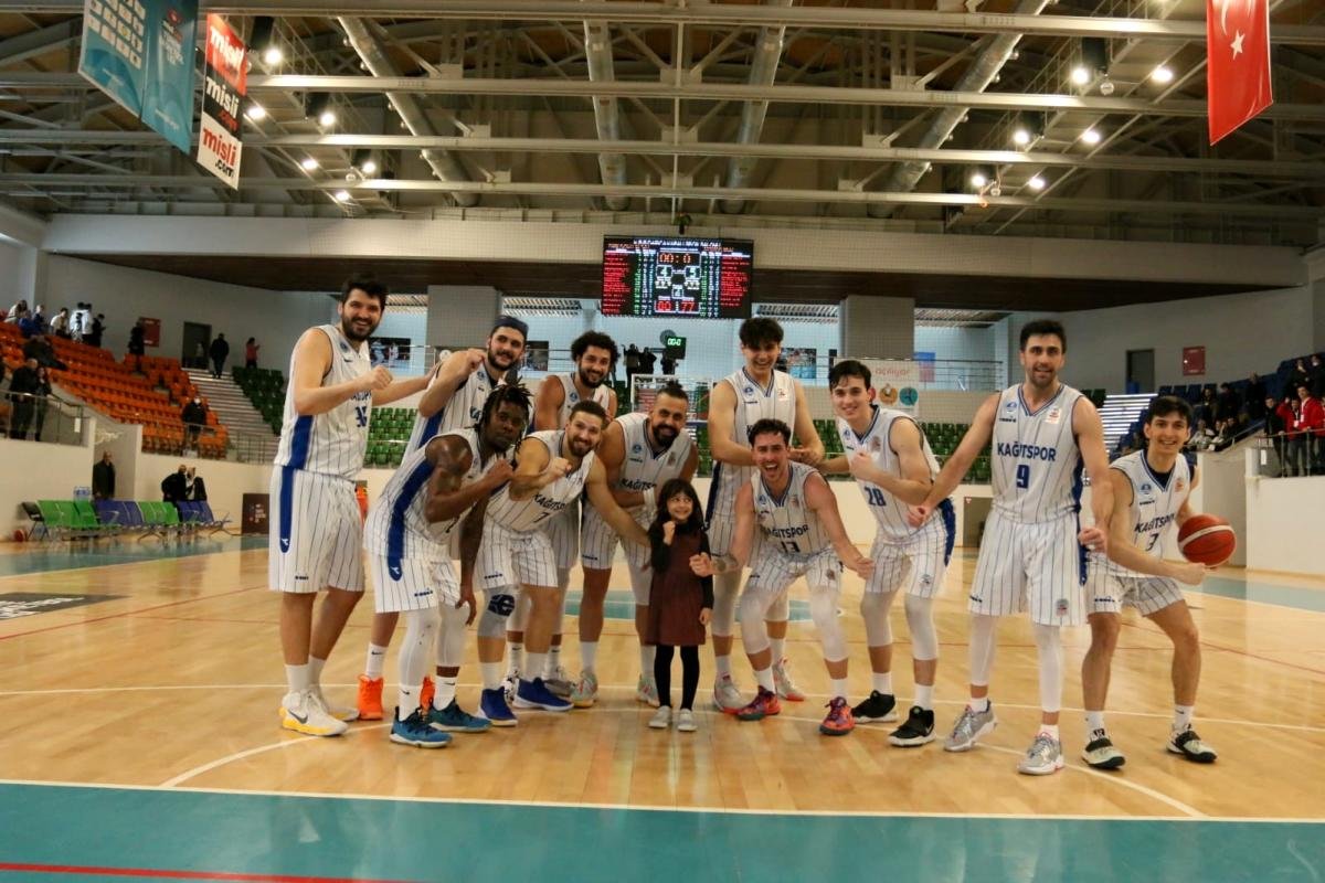 TBL: Kocaeli BŞB Kağıtspor: 80 Mamak Belediyesi: 77