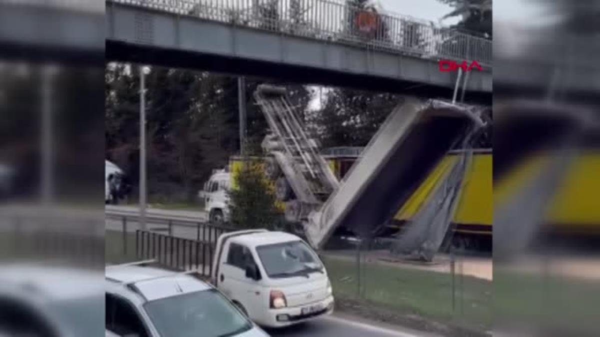 TIR’IN AÇIK KALAN DORSESİ ÜST GEÇİDE ÇARPIP ASILI KALDI – YENİDEN