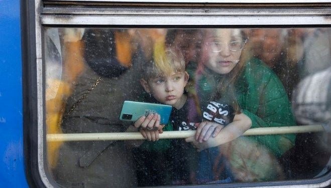 Ukrayna’dan tahliye edilen yetim çocuklar Türkiye’ye getiriliyor