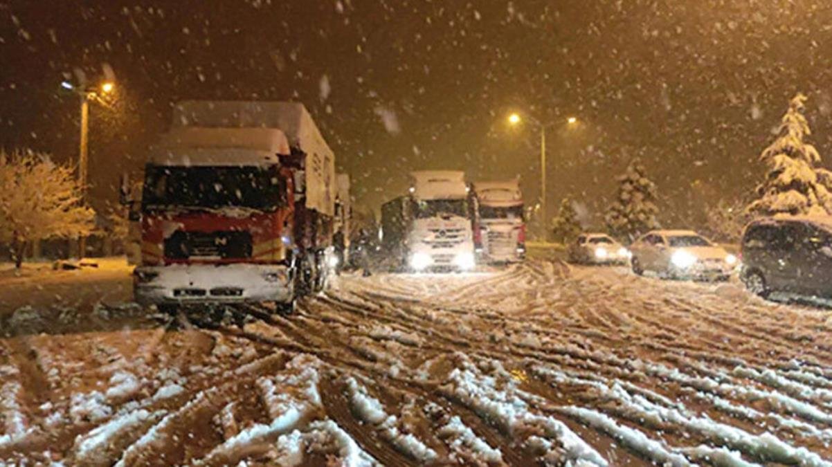 Vali Yerlikaya gece saatlerinde duyurmuştu! Kamyon ve tırların İstanbul’a giriş yasağı başladı