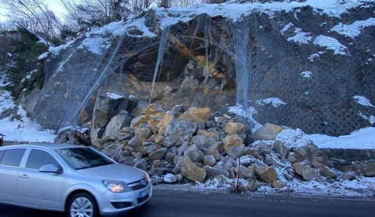 Zonguldak-İstanbul kara yolunda heyelan nedeniyle aksayan ulaşım olağana döndü