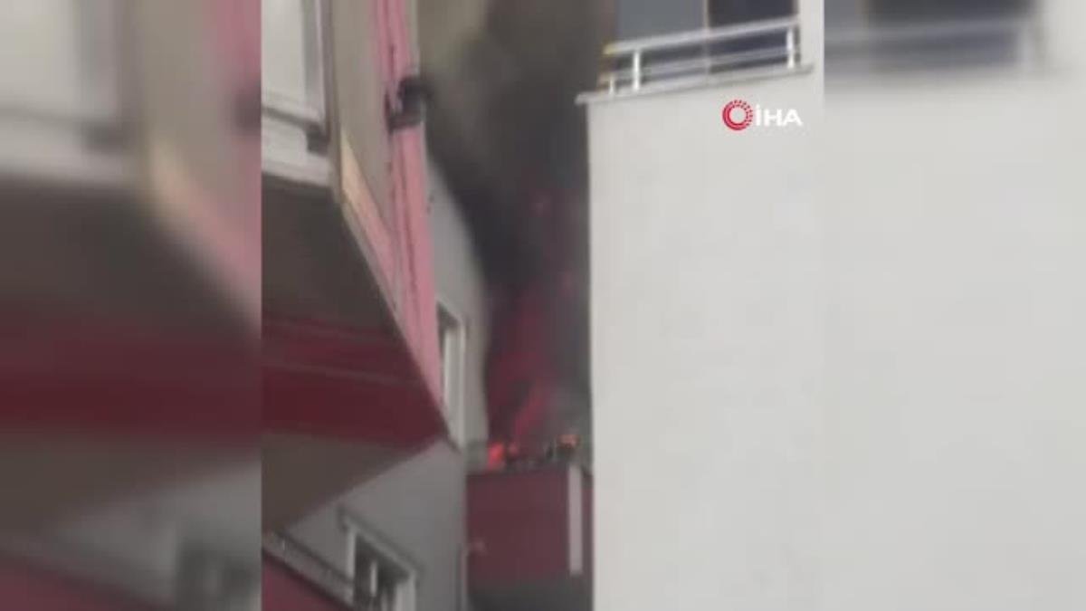 3 yaşındaki çocuğun çakmakla oynarken çıkardığı yangın, 3 evi kül etti