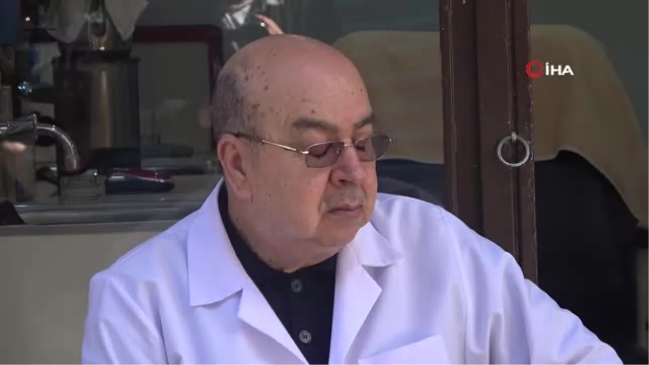 5 metrekarelik dükkanda yıllardır berberlik yapıyor