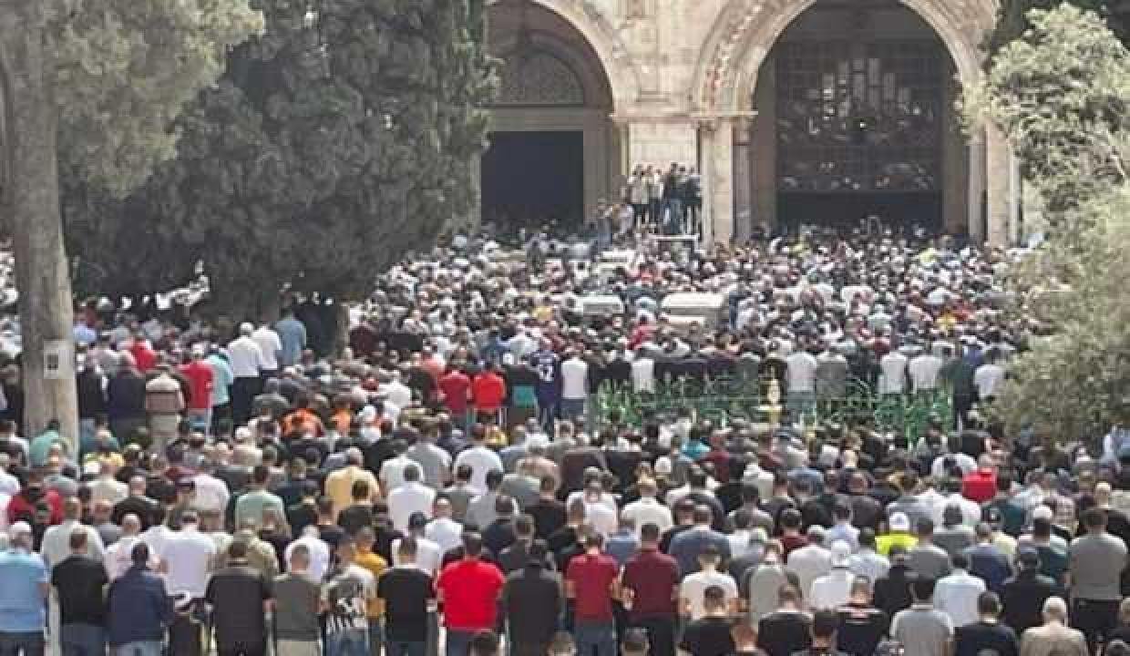 80 bin kişiyle Ramazan’ın ilk Cuma’sını kıldılar