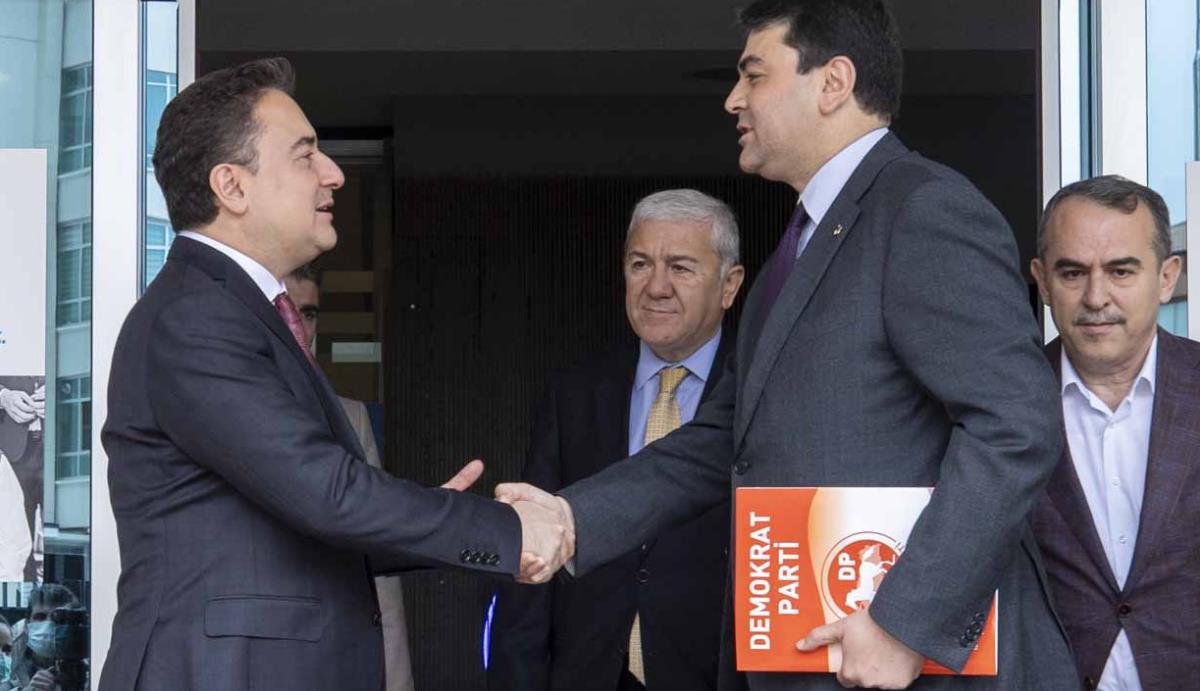 Attığı tweet ortalığı karıştırmıştı! Demokrat Parti lideri Uysal’dan “Altılı masa dağılıyor mu?” sorusuna tek cümlelik yanıt