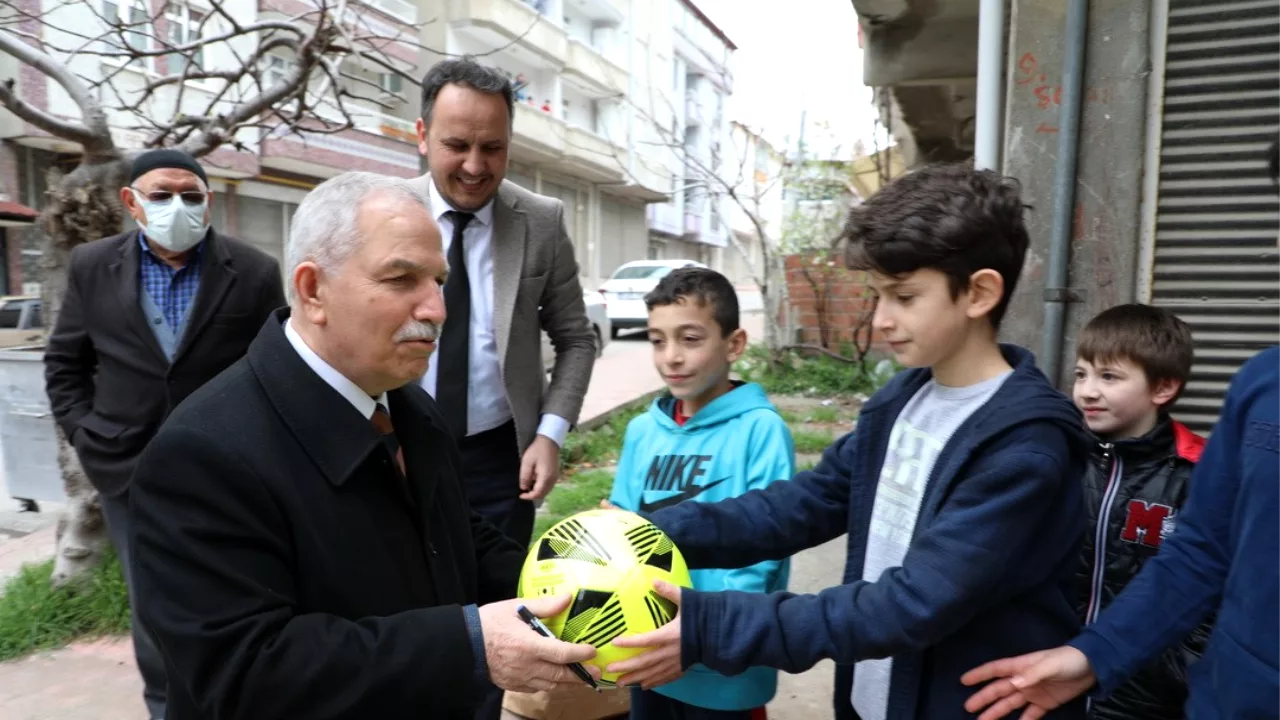 Başkan Demirtaş’tan çocukları sevindiren hareket