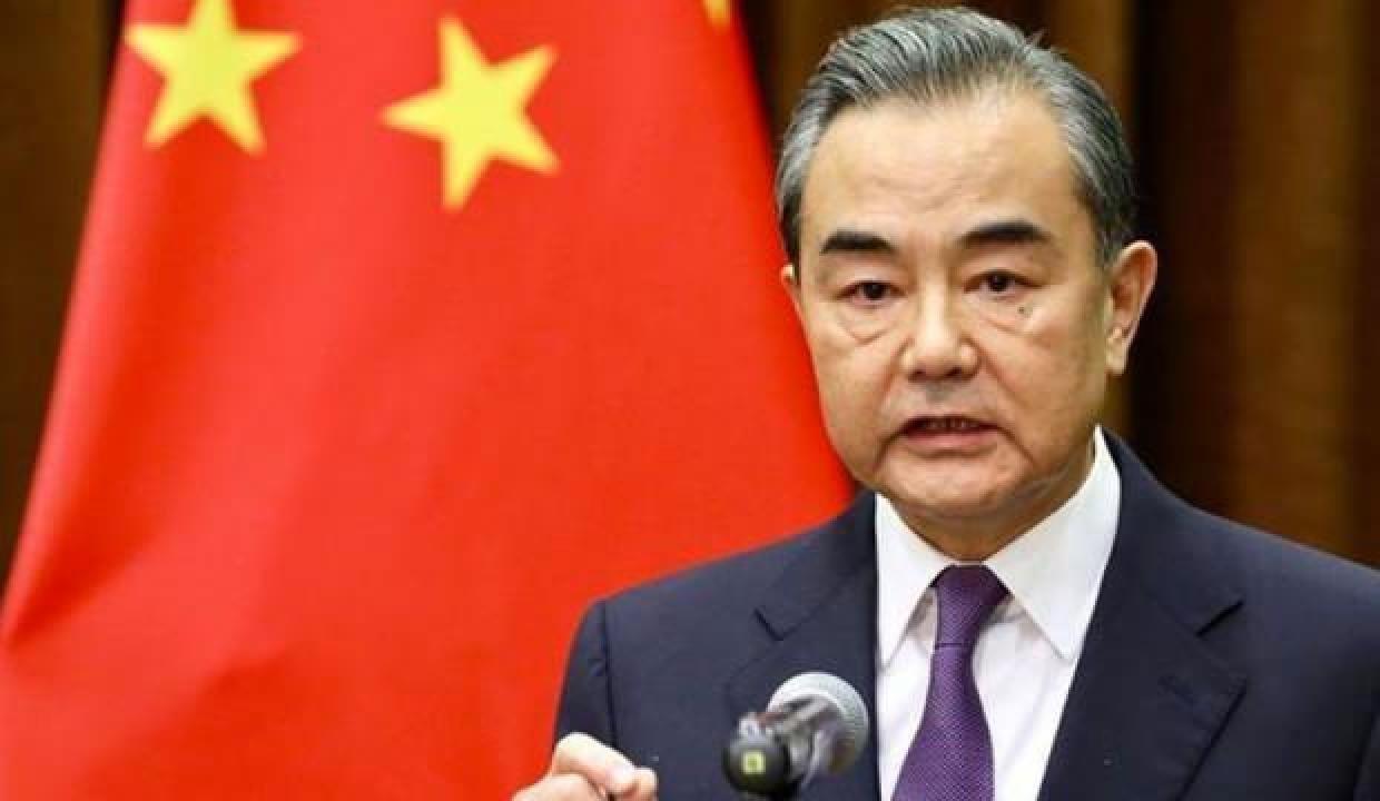 Çin Dışişleri Bakanı’ndan Filipinler’e uyarı: O adımı atma