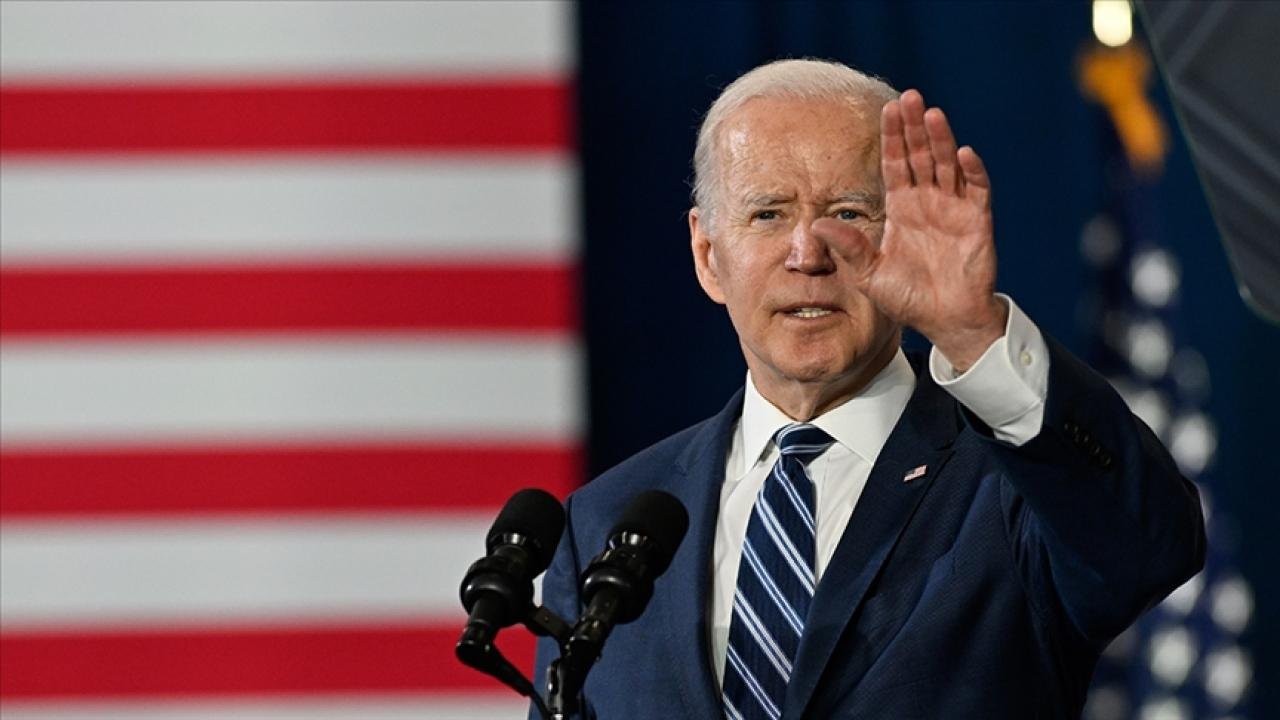 Cumhuriyetçiler Biden’ın boşlukla tokalaşmasını mizah konusu yaptı