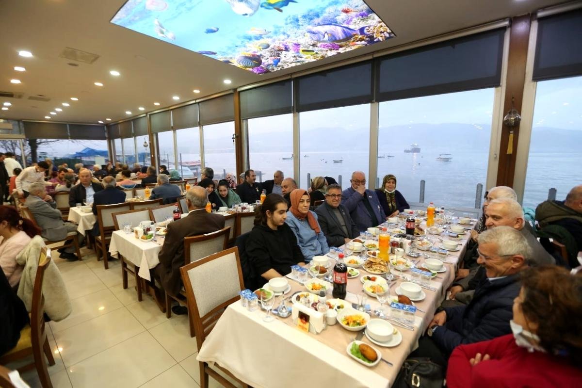 Derince’de şehit ve gazi yakınları iftara konuk oldu