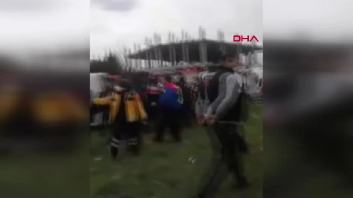 DİLOVASI’NDA İŞÇİ MİDİBÜSÜ İLE TIR ÇARPIŞTI: 2’Sİ AĞIR 25 YARALI