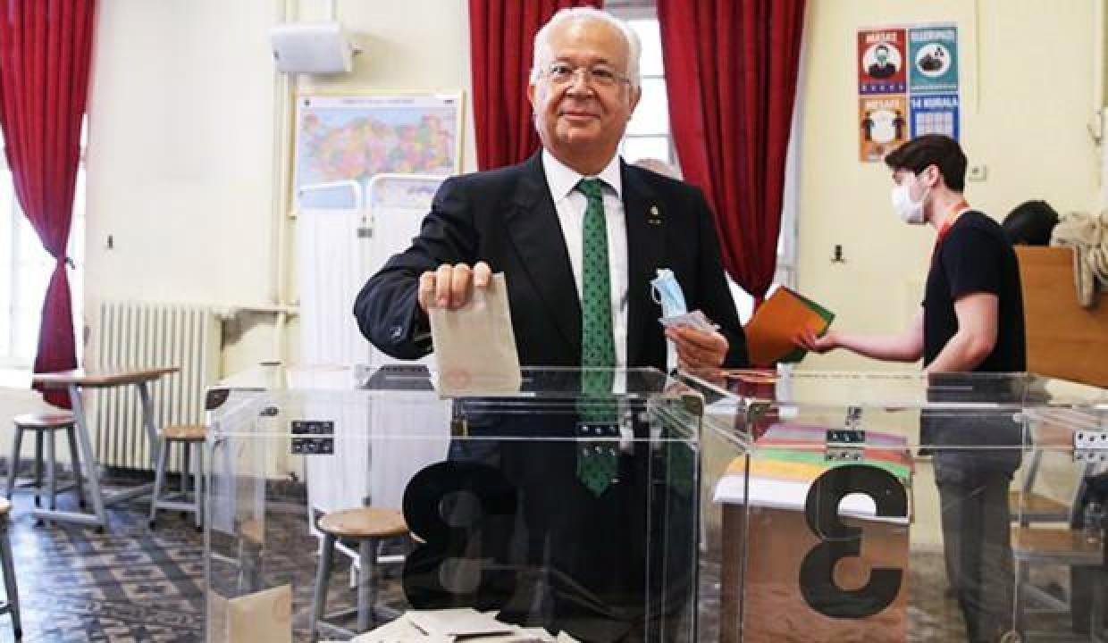 Eşref Hamamcıoğlu listesini teslim etti! Torrent açıklaması
