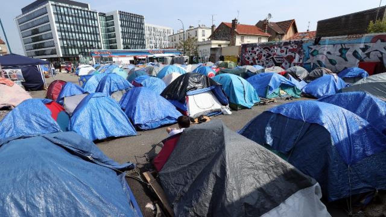 Fransa’da düzensiz göçmenlerin otoparkta yaşam mücadelesi