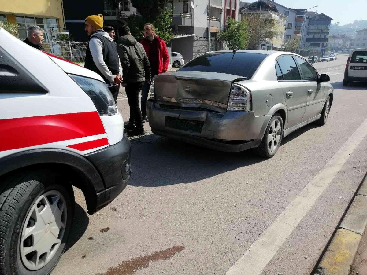 Fren lambası yanmayan otomobile arkadan çarptı: 1 yaralı