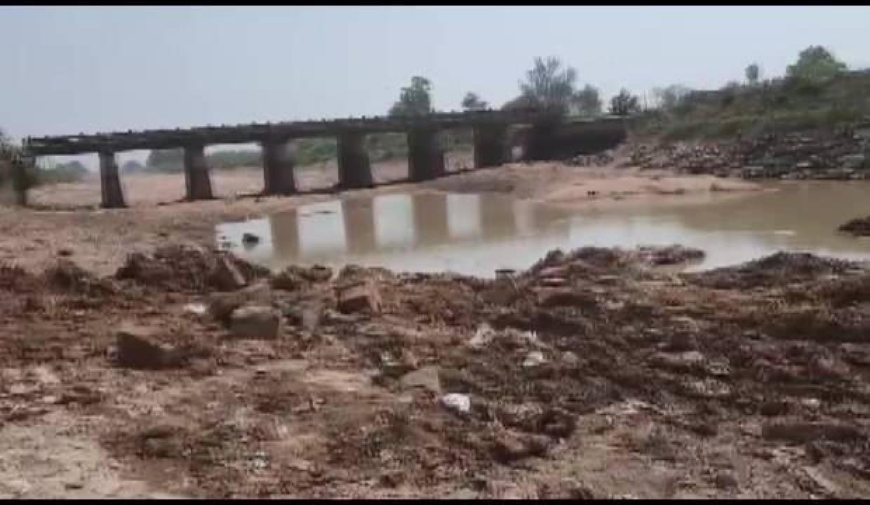 Hindistan’ın Bihar Eyaletinde 18 metrelik köprü çalındı