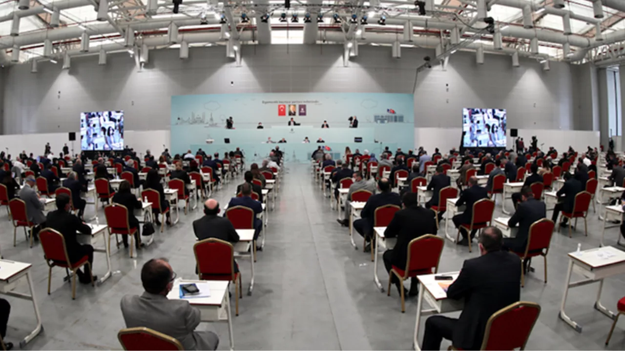 İBB Meclisi’nde öğrencilerin zamdan muaf tutulması tartışması: İBB batıyorsa dükkanı kapatsınlar