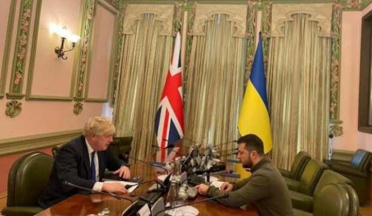 İngiltere Başbakanı Johnson, Kiev’de Zelenskiy ile görüştü
